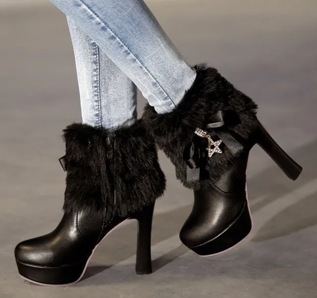 High heels boots in black with gold star, ankle fur