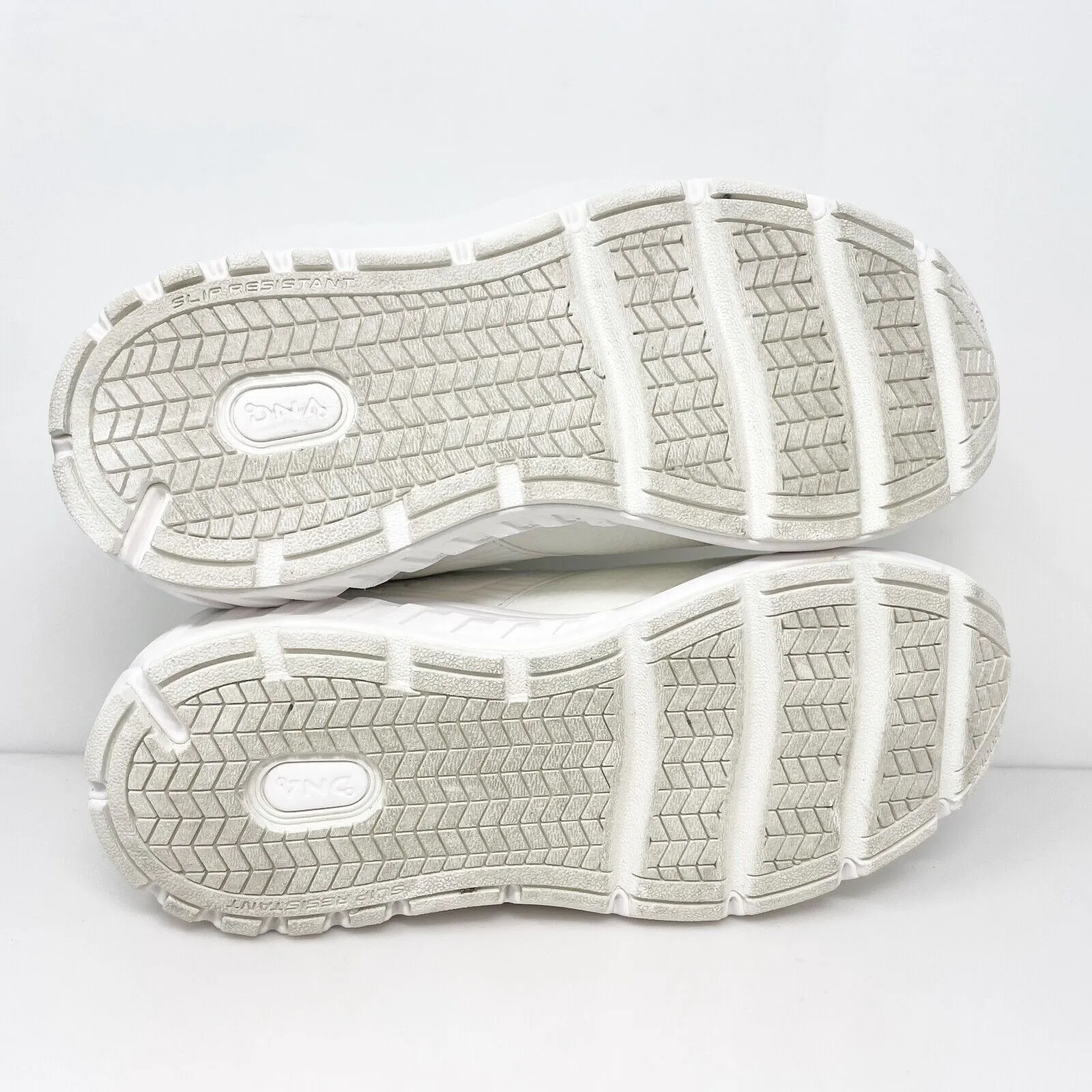 Brooks Womens Addiction Walker 2 1203071B142 White Running Shoes Sneakers 8.5 B