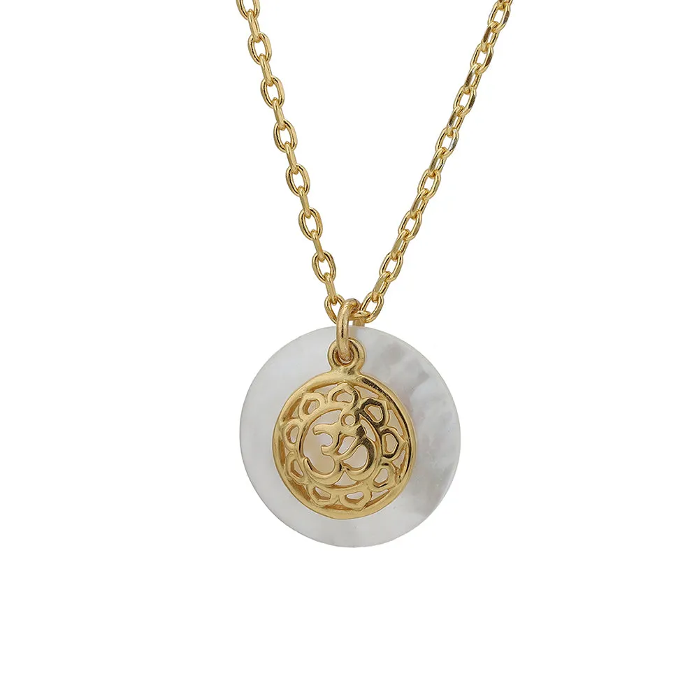 Carlton London Women'S Western Brass Gold-Plated Mother Of Pearl Pendant With Chain Fjn3954