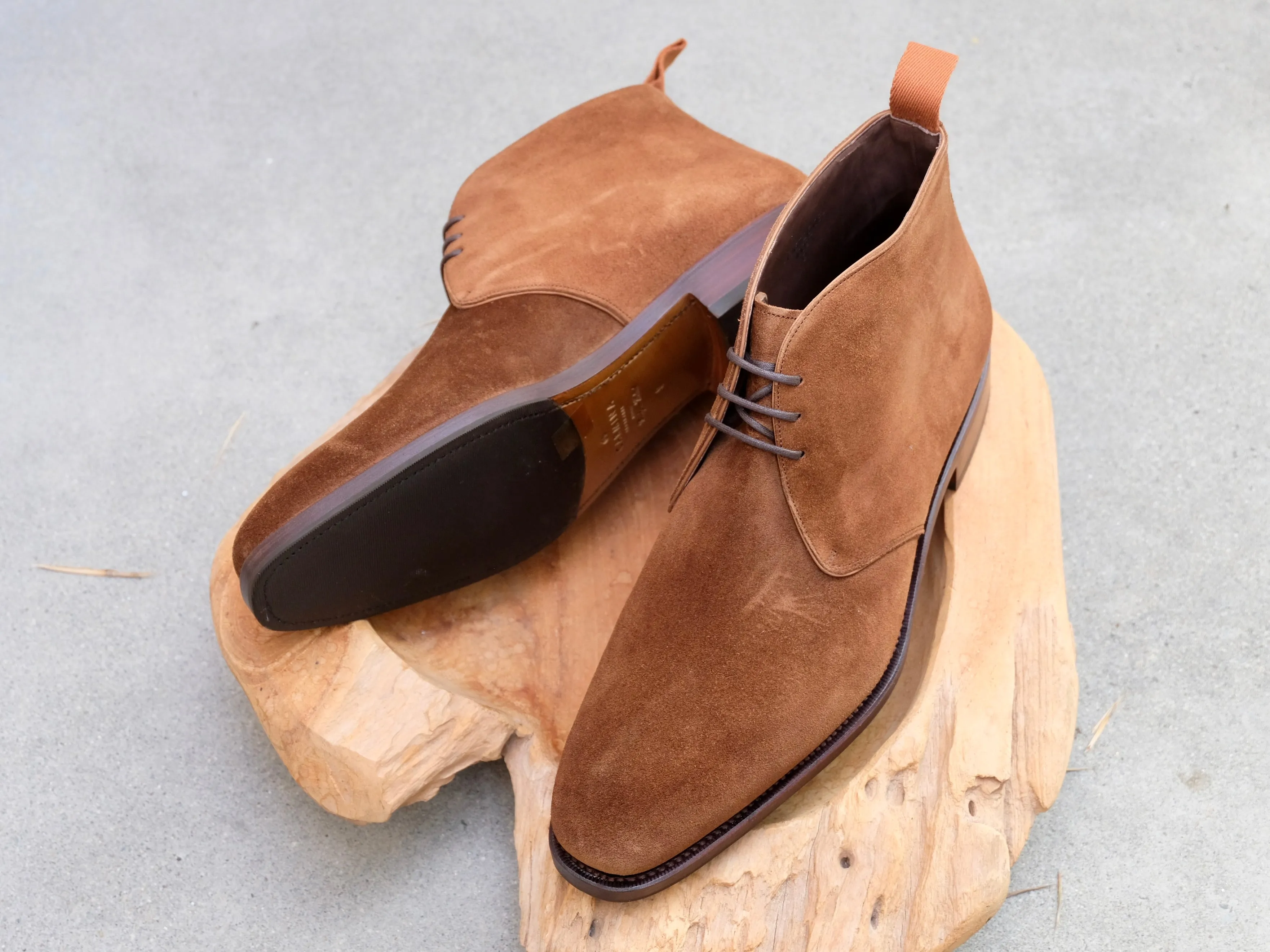 Carmina Shoemaker Chukka in Snuff Suede