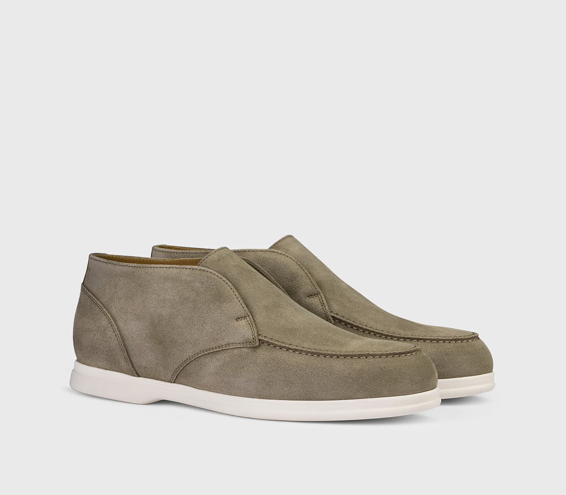 Chukka loafer in nut suede