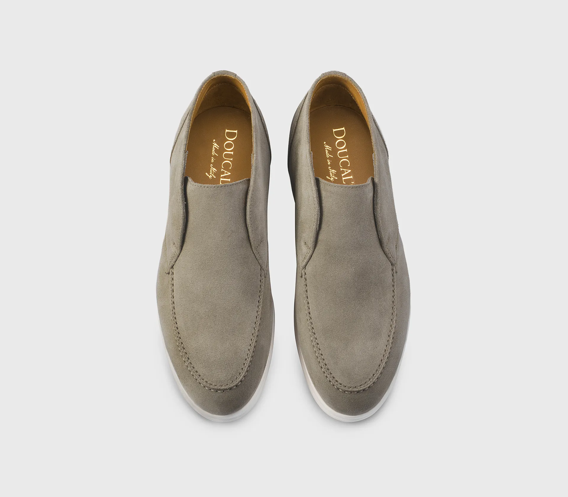 Chukka loafer in nut suede