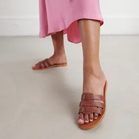 Cross-strap mules in cognac leather