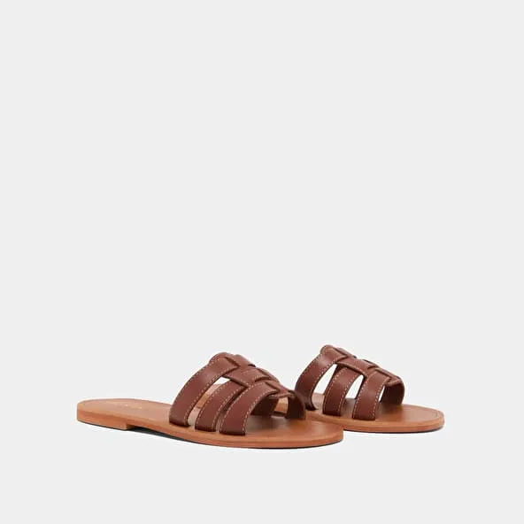 Cross-strap mules in cognac leather