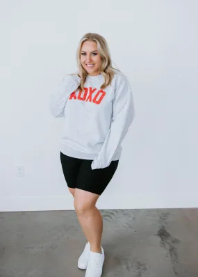 Curvy XOXO Graphic Sweatshirt