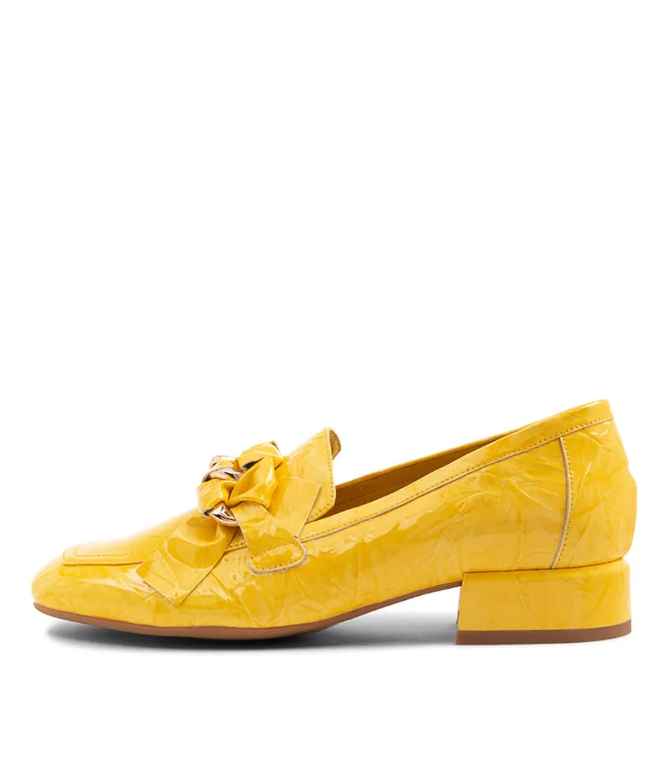 DJANGO & JULIETTE Viserys Yellow Shrunken Patent Heels