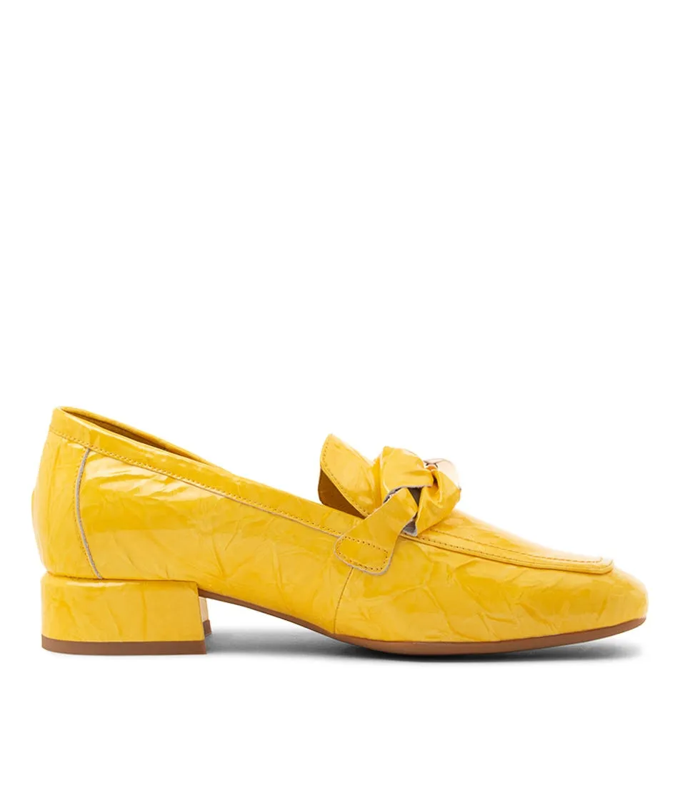 DJANGO & JULIETTE Viserys Yellow Shrunken Patent Heels