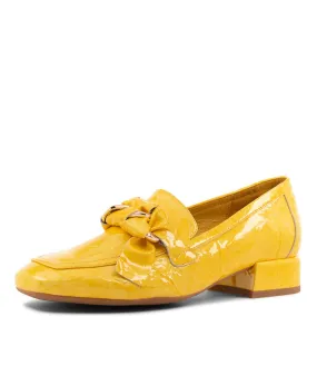 DJANGO & JULIETTE Viserys Yellow Shrunken Patent Heels