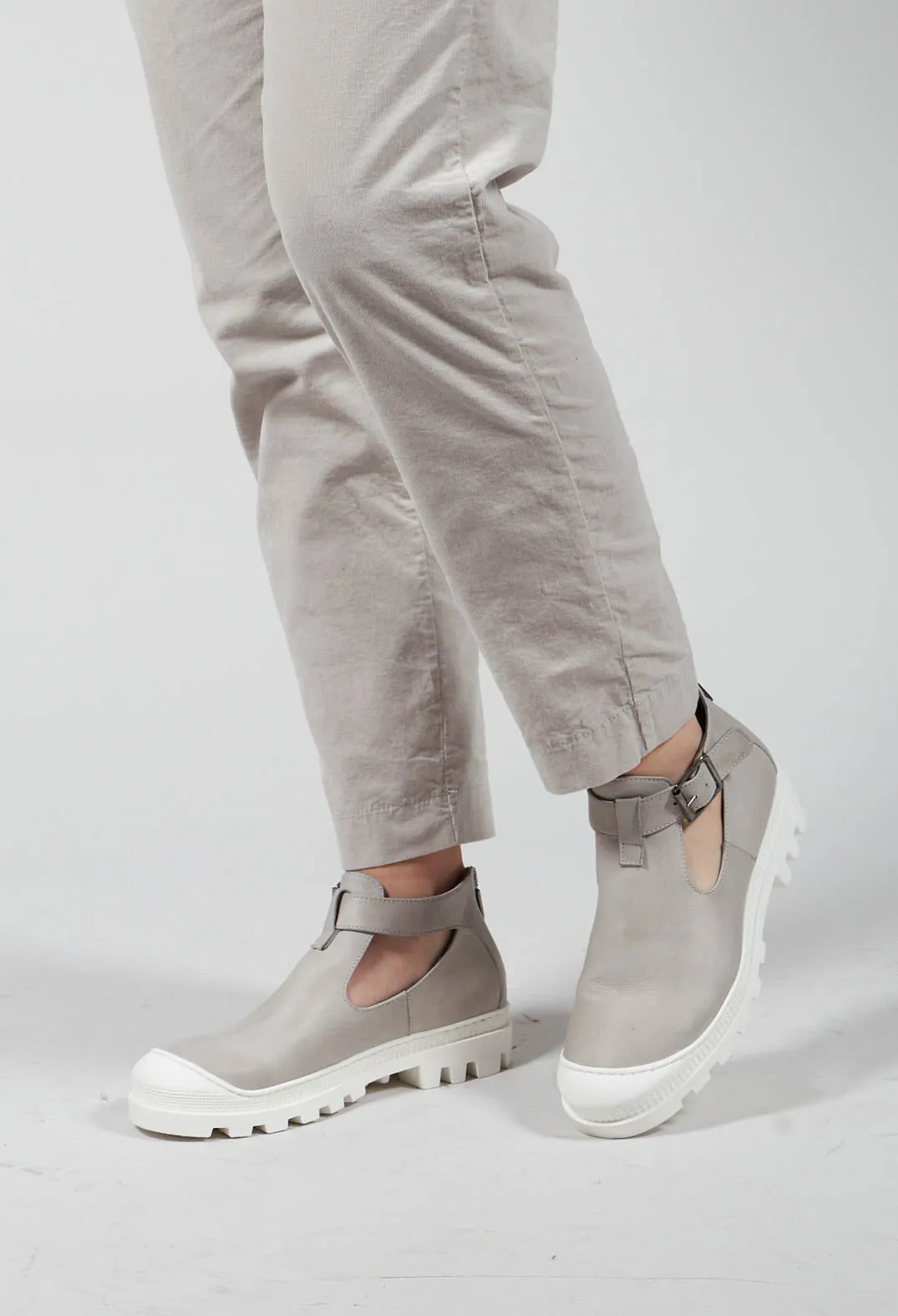 High Top Pumps Cut Out Gasoline Perla Akoya