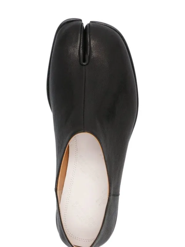 Maison Margiela Closed Tabi mules in black