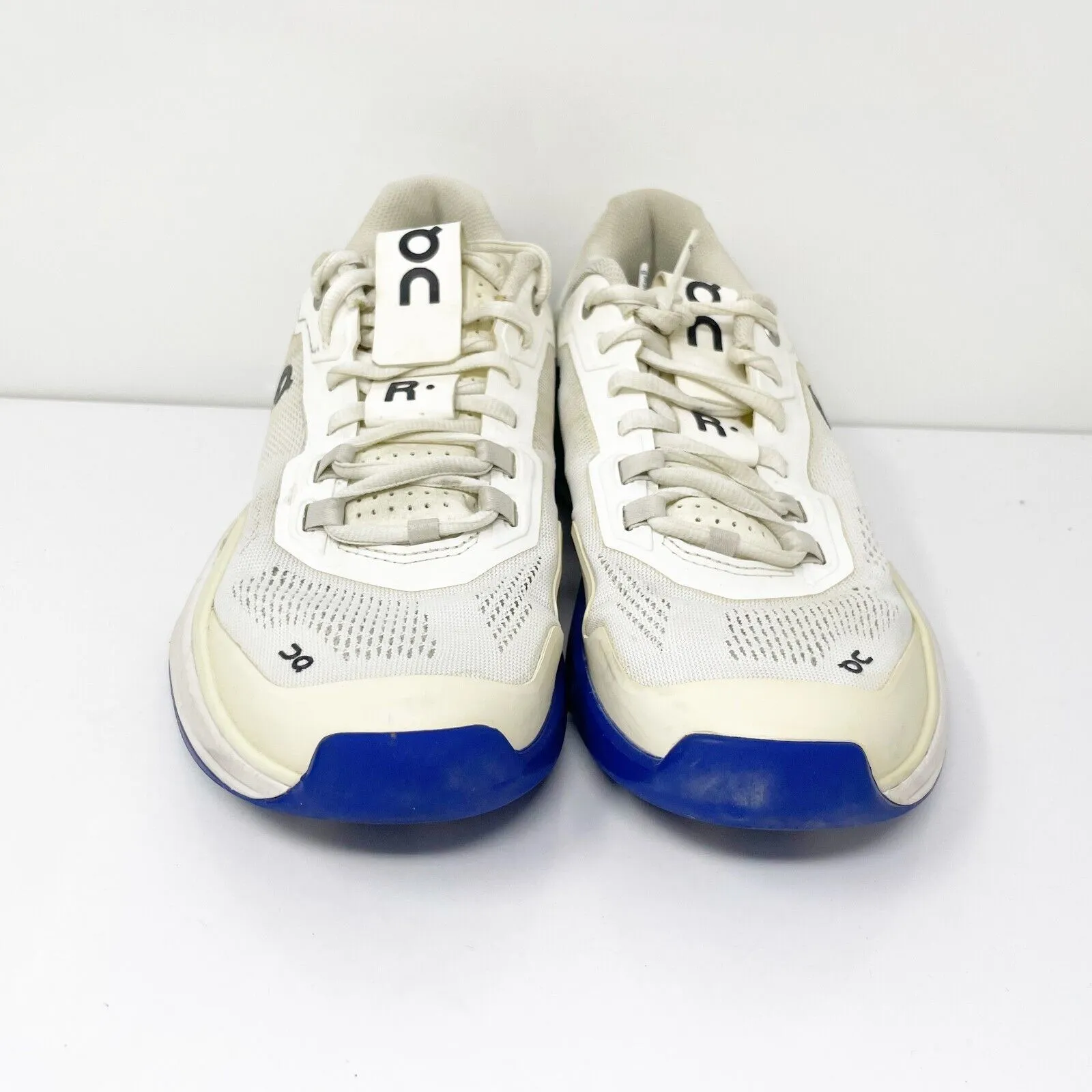 On Womens The Roger Pro White Running Shoes Sneakers Size 8.5