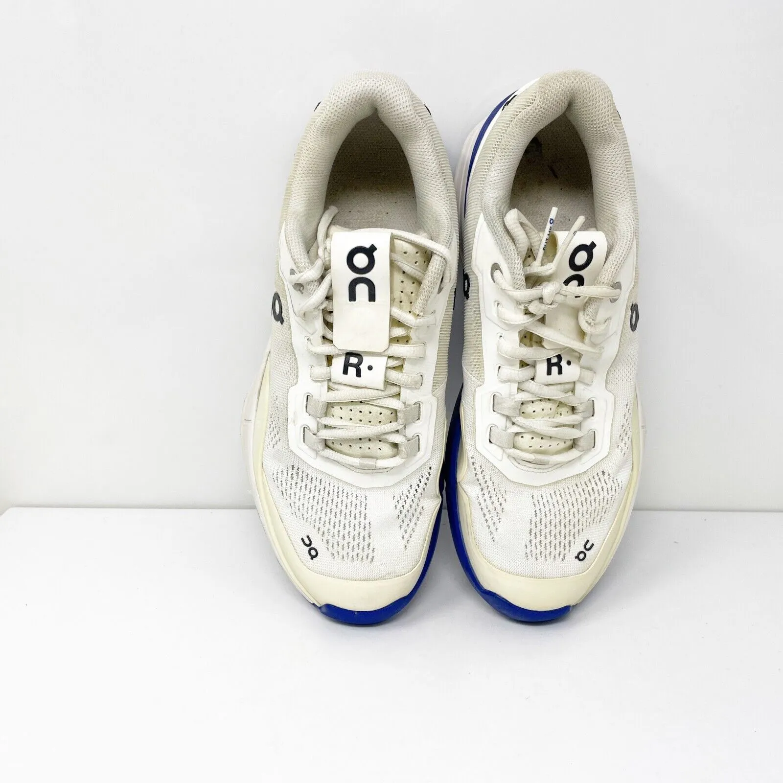 On Womens The Roger Pro White Running Shoes Sneakers Size 8.5