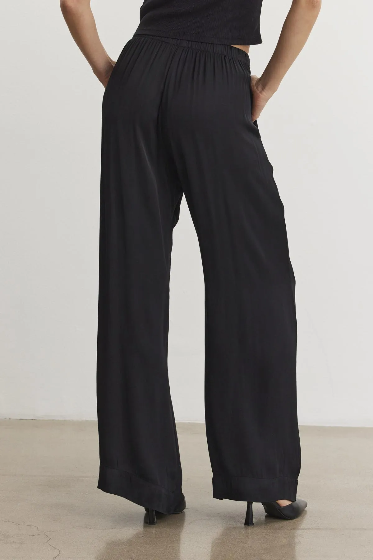 RHETTA SATIN TROUSERS IN BLACK