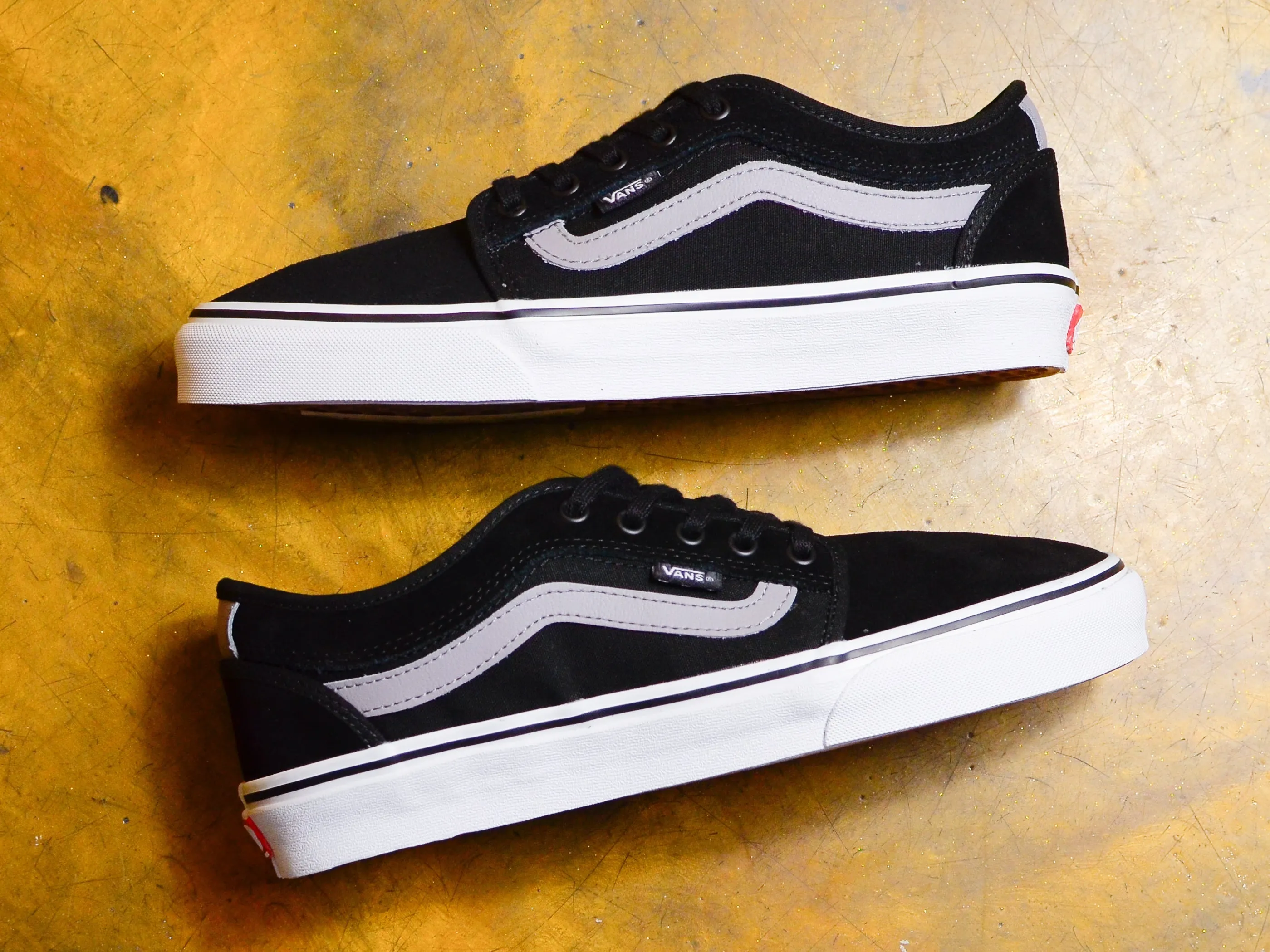 Skate Chukka Low Sidestripe - Black / Grey / White