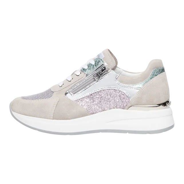 Women's Cloud Sneakers Code: E010500D