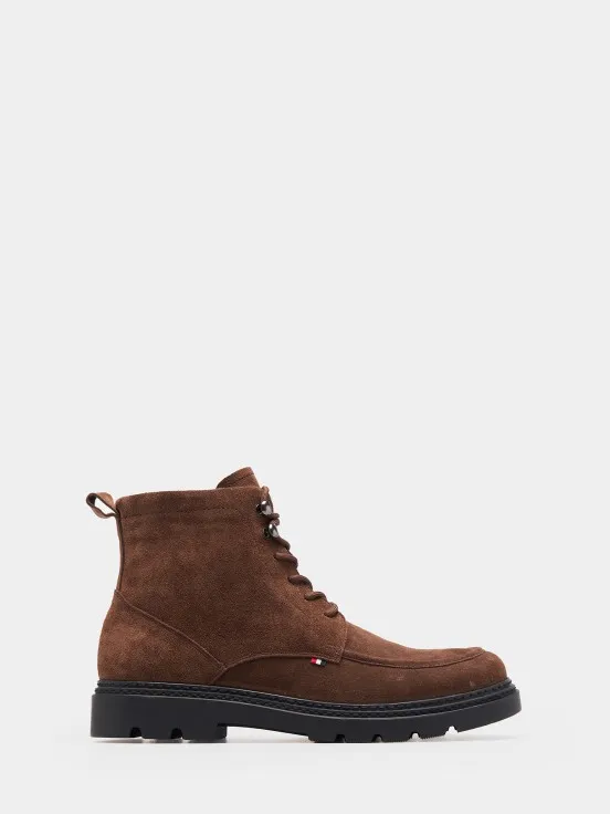 Suede boots with laces