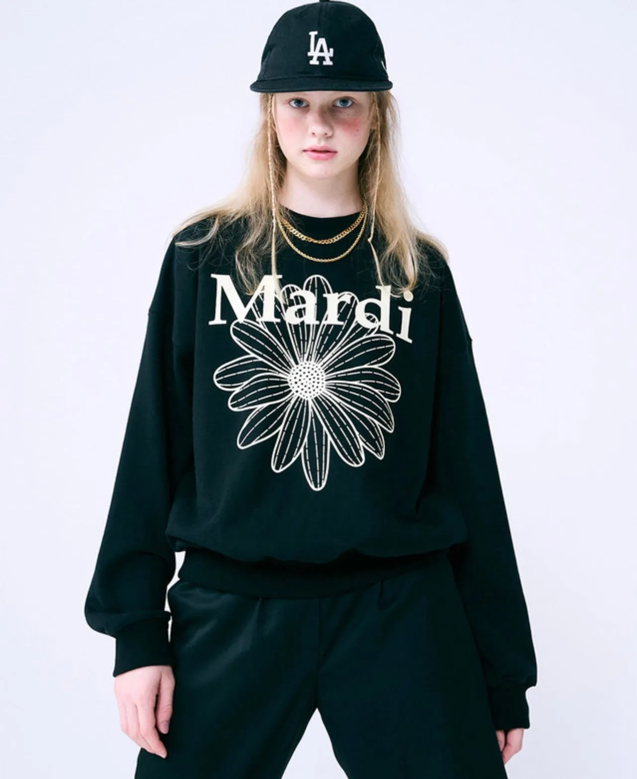 Black Cream Flowermardi Sweatshirt.