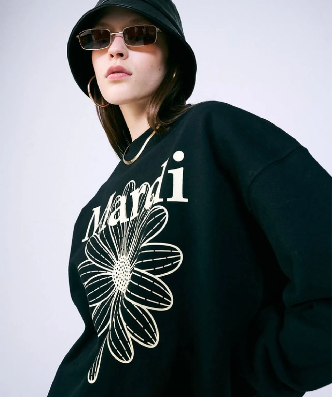 Black Cream Flowermardi Sweatshirt.