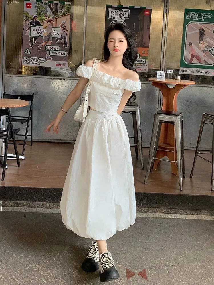 Sweet and spicy girl retro suit summer new short one-shoulder top high-waisted loose flower skirt two-piece set for women